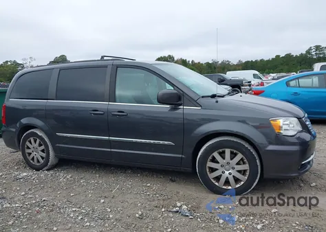 2015 Chrysler Town & Country Touring z USA, uszkodzony, nr VIN 2C4RC1BG5FR538724